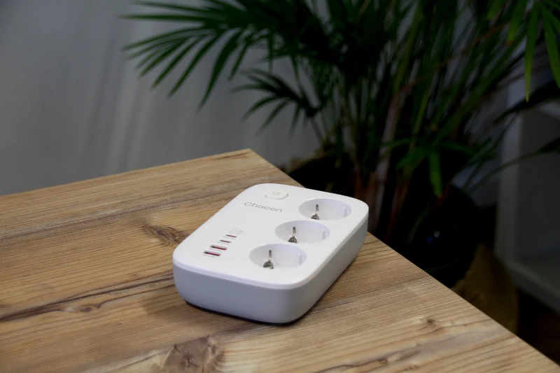 Compact 1.50m power strip with 3 x 16A Schuko, 2USB-C and 2USB-A sockets + switch - Fast charge