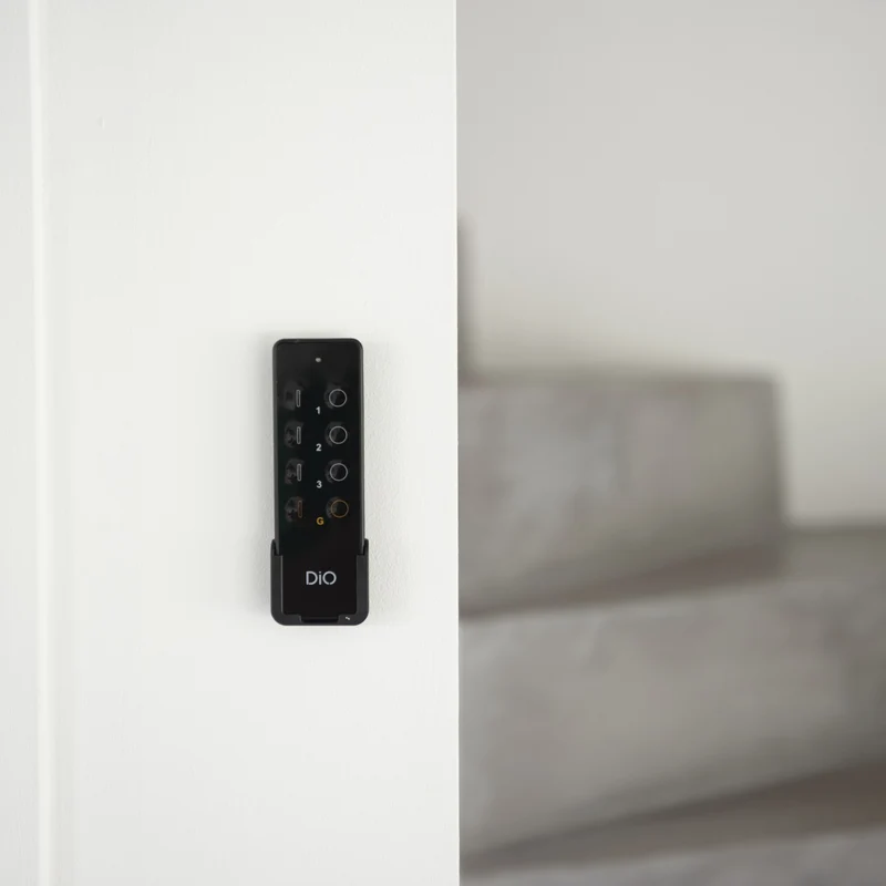 Set of 1 indoor nano plug + 1 outdoor plug and remote control
