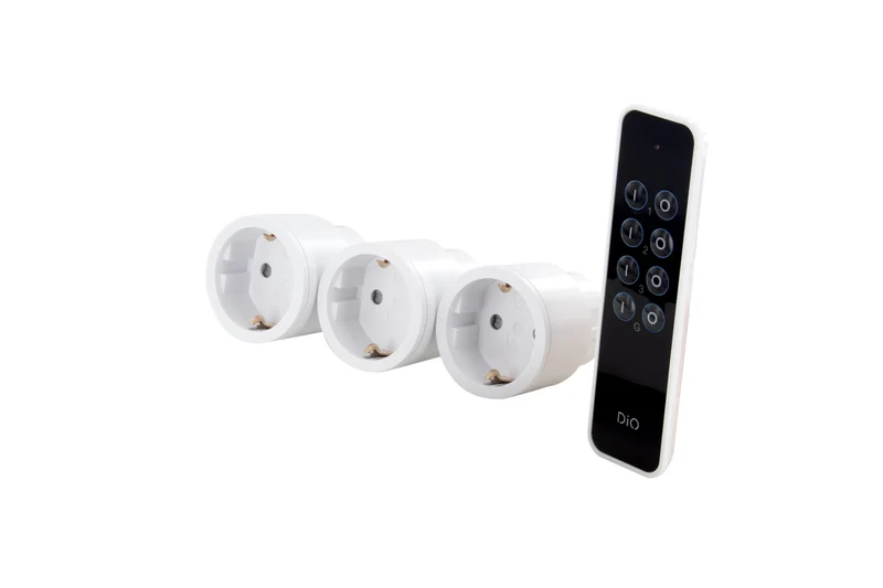 DiO First Nano: Three sockets + remote control