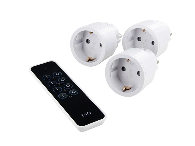 DiO First Nano: Three sockets + remote control