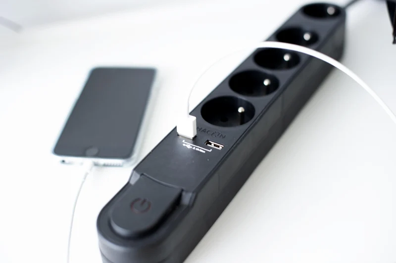 Stylish power strip 5 x 16 A with switch + 2 USB - 1.5 m - Black
