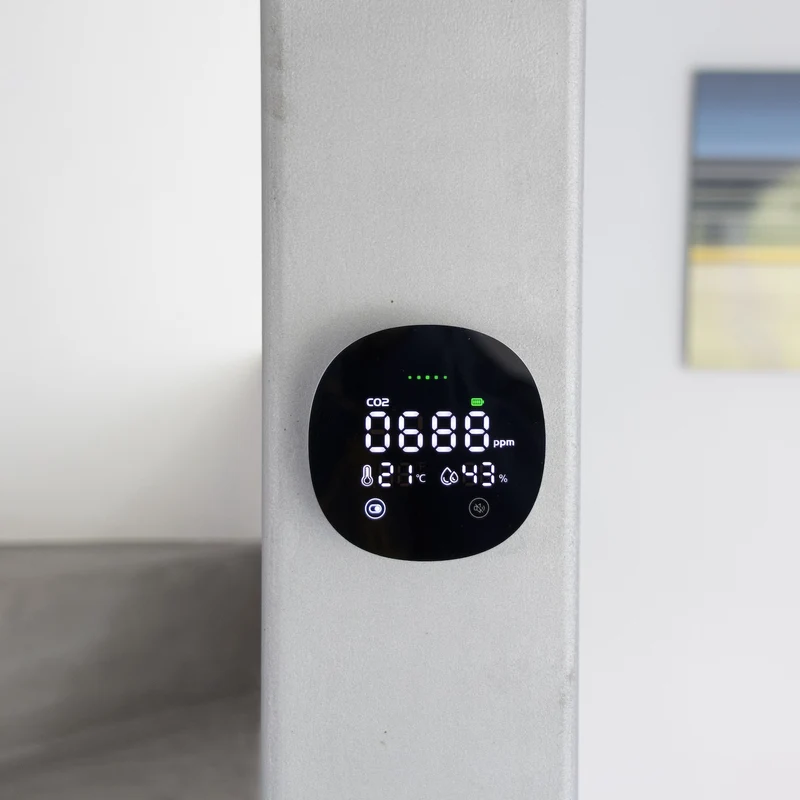 CO2 detector with LCD display