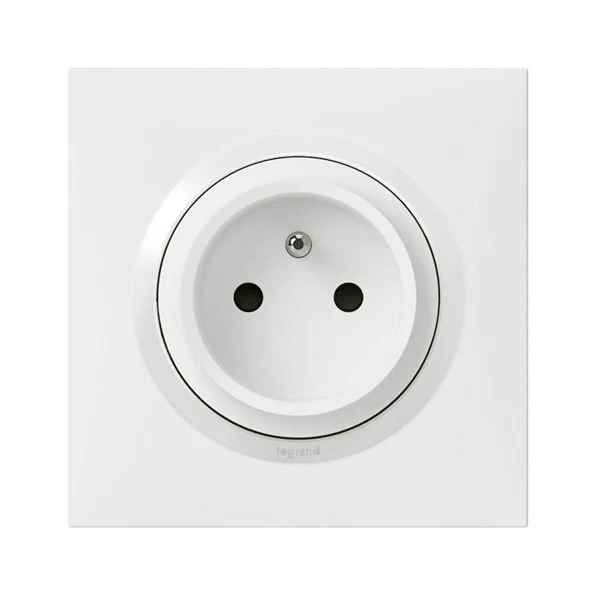 Legrand Dooxie prise de courant 2P+T easyréno faible profondeur livrée avec plaque carrée blanche et griffes 600728
