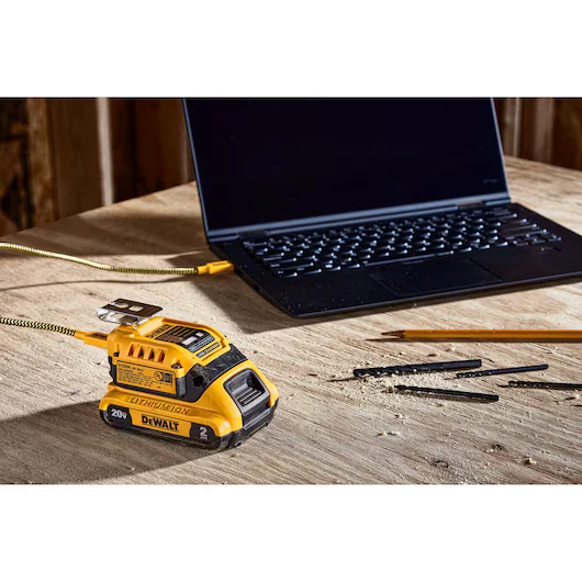 ENS. DE CHARGE USB DCB094K