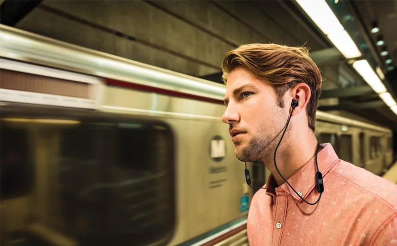 JBL T110 – Ecouteurs intra-auriculaires filaires – Son Pure Bass de JBL et bouton de contrôle – Connectivité : câble Jack 3,5 mm – Couleur : Noir