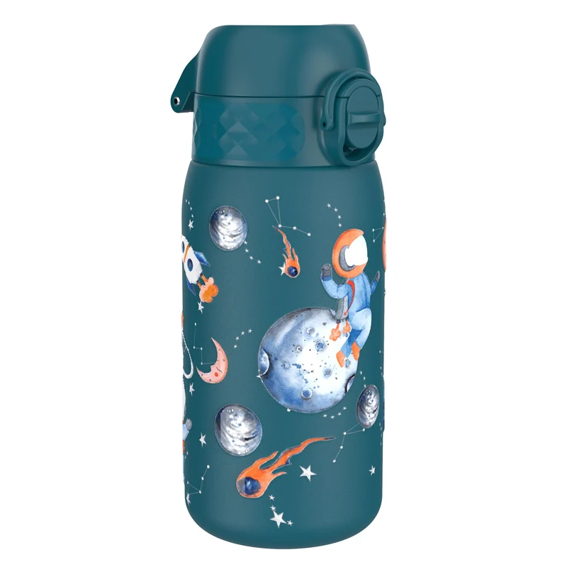 Ion8 Gourde Isotherme Enfant, Inox, 320ml, Anti-Fuite, Facile à Ouvrir, Verrouillage Sécurisé, Lavable au Lave-Vaisselle, Poignée de Transport, Durable, Acier Inoxydable, Motif 3D Espace