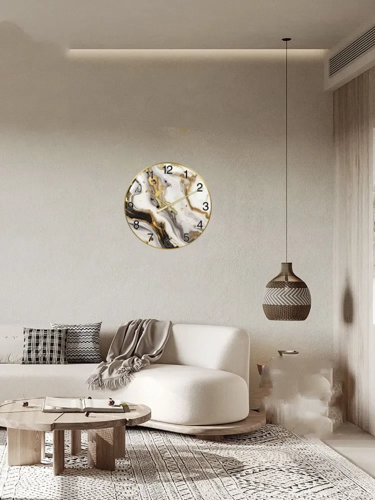Horloge murale moderne en verre avec design en marbre