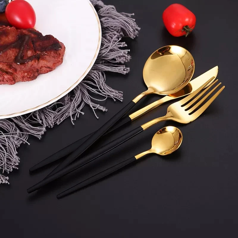 Set de couverts ODILE de 24 pièces