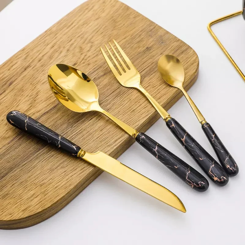 Set de couverts ODETTE de 24 pièces