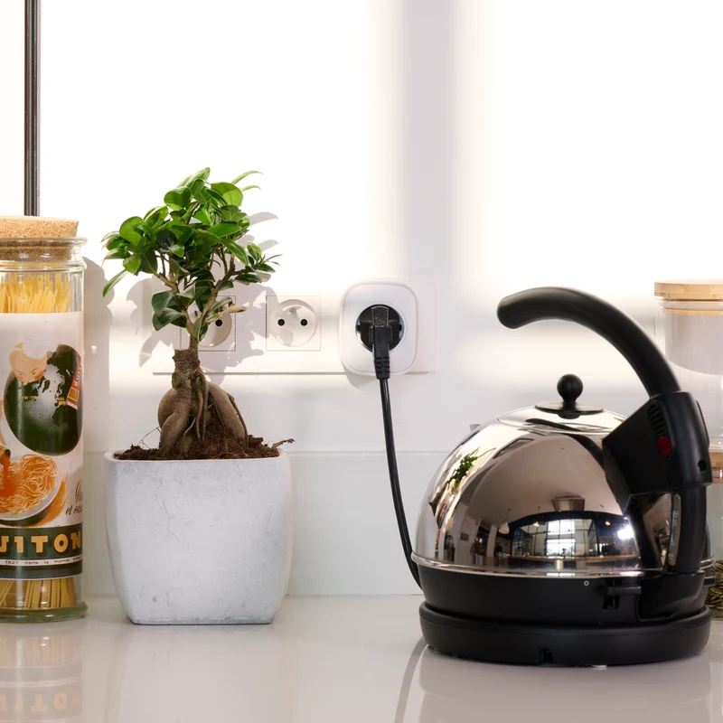 Prise connectée avec suivi des consommations - Easy Plug E16EM (FR)