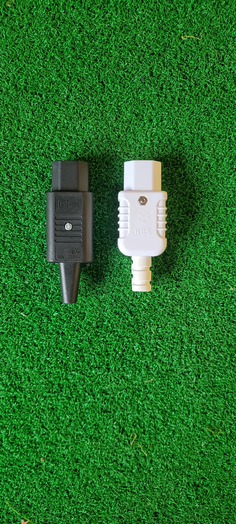 IEC C13 Socket, Rewireable (White or Black)