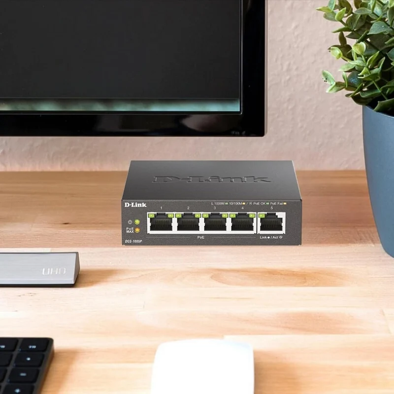 5-Port Desktop Gigabit PoE+ Switch - DGS-1005P