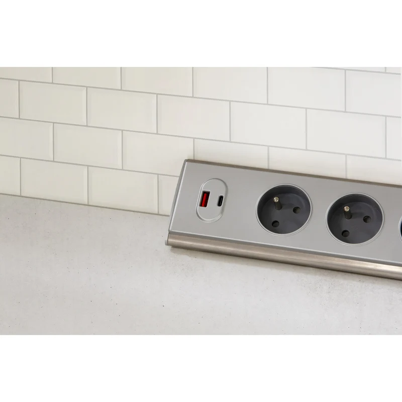 Bloc multiprise d'angle 4x16A + 2 USB A + C 20W + interrupteur - Inox - Otio