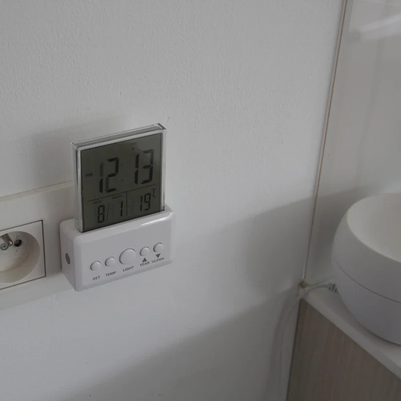 Veilleuse enfichable horloge + batterie - Chacon